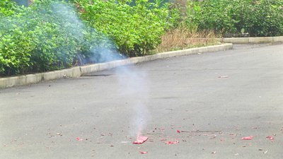 #14478 BUNCH OF FIRECRACKERS 200 Small bunch of firecrakers