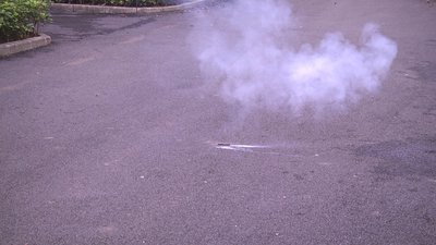 #14970 Pétards NO.4 firecracker with 1 bang  and  green light ( glass paper wrapped)