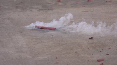 #14969 FIRECRACKERS NO.3 Firecracker with 1 bang( middle box)