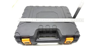 #28791 Trimming tree branches with scissors