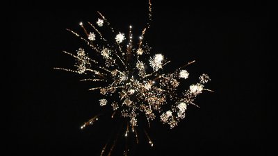 #6441 Roman Candles 1.5" 8 shots