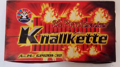 #8217 Pétards 32 Pyro firecrackers